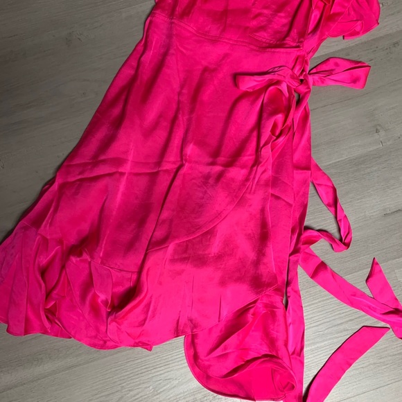 7 of all Mankind  Wrap Dress in Paradise Pink. - Picture 9 of 10